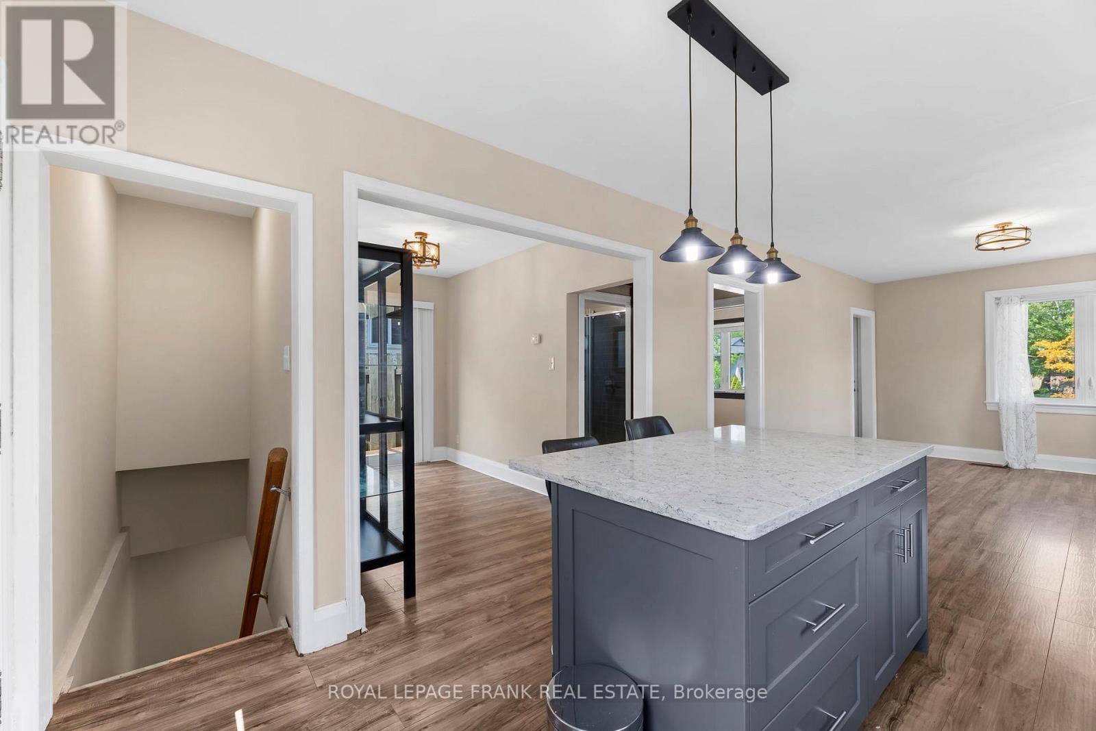 












73 PINE STREET

,
Peterborough Central (South),




Ontario
K9J5A6

