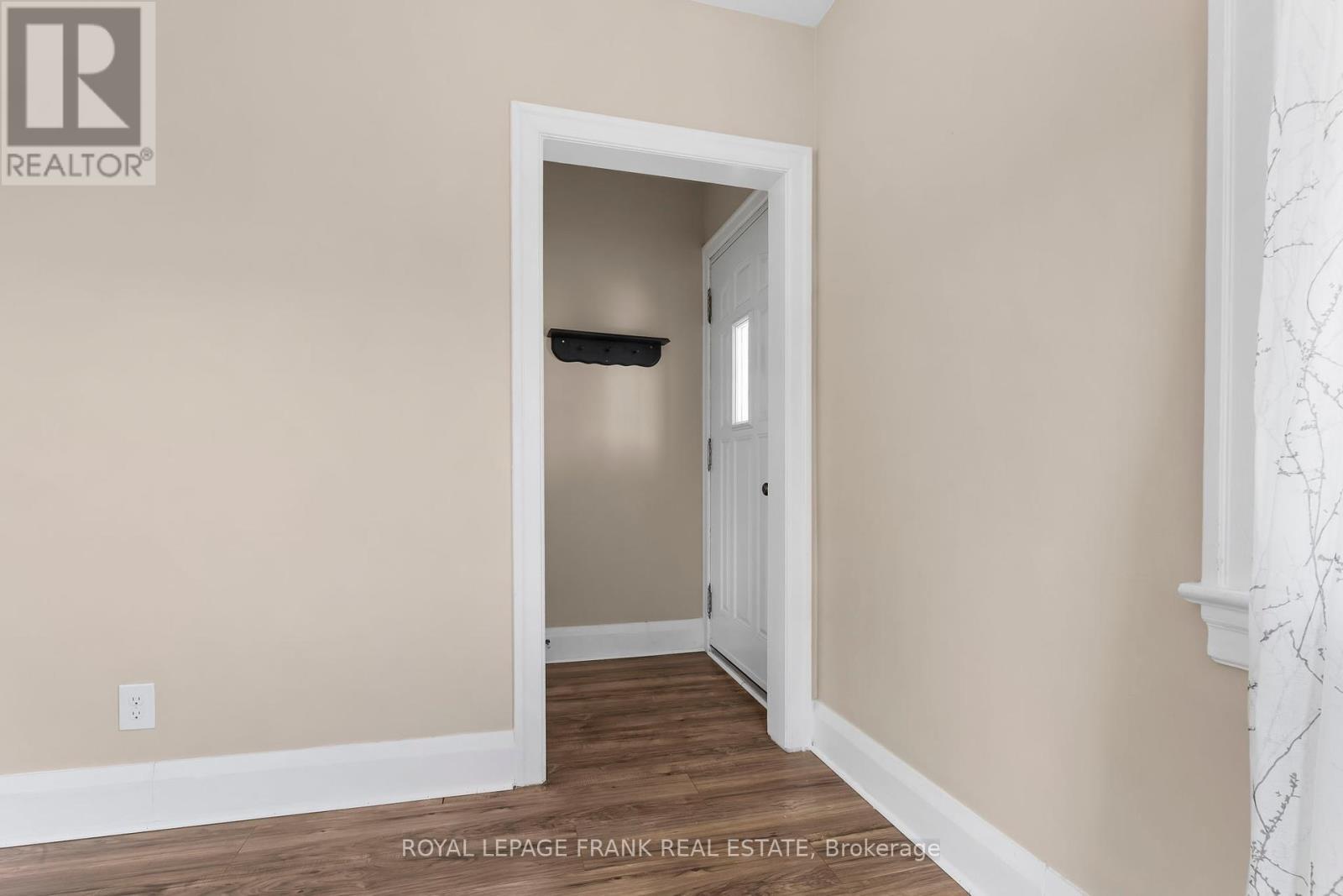 












73 PINE STREET

,
Peterborough Central (South),




Ontario
K9J5A6

