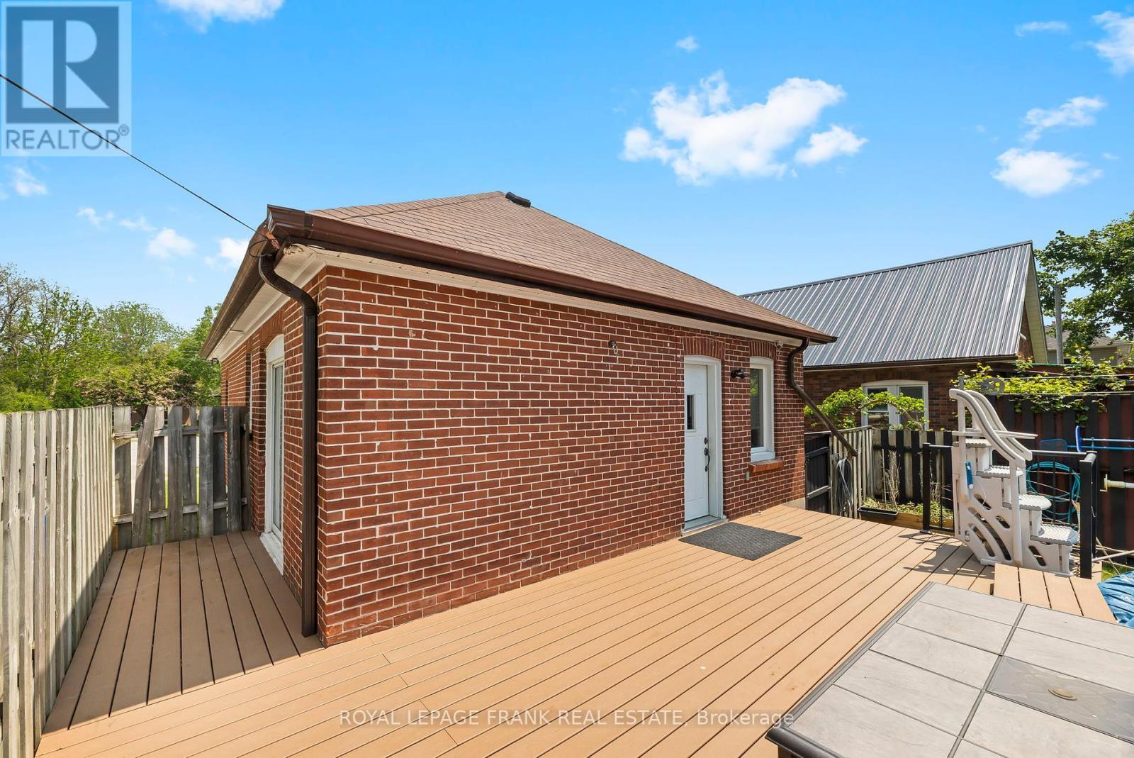 












73 PINE STREET

,
Peterborough Central (South),




Ontario
K9J5A6

