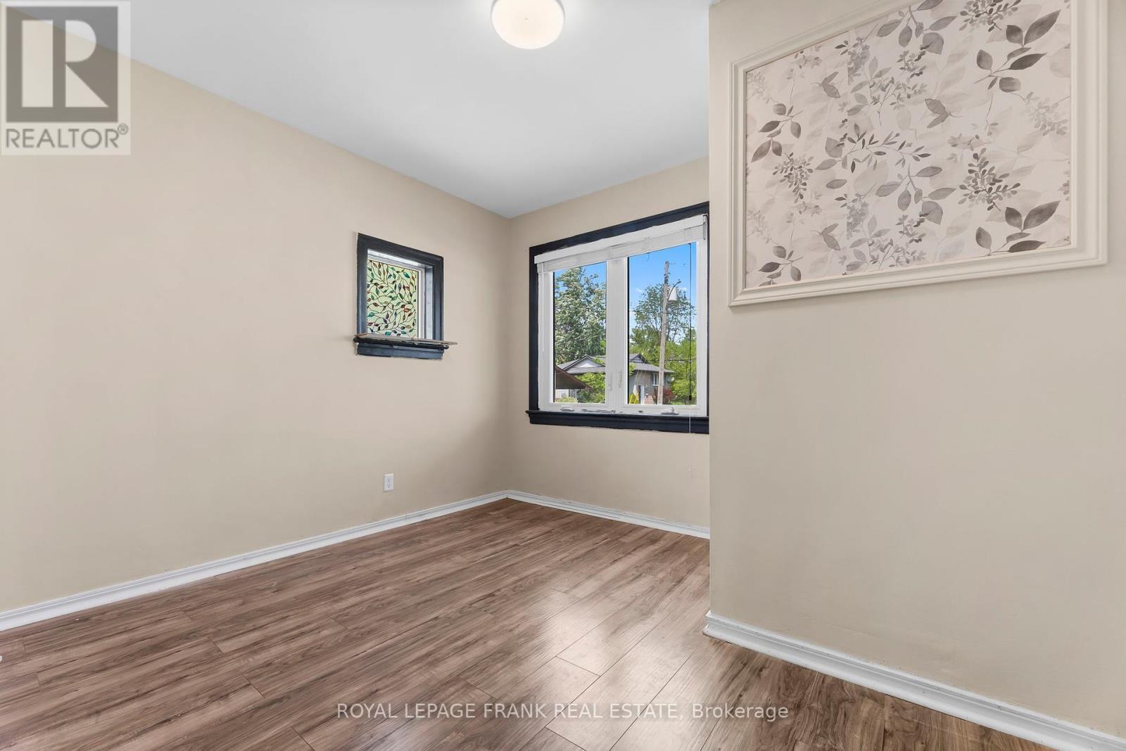 












73 PINE STREET

,
Peterborough Central (South),




Ontario
K9J5A6

