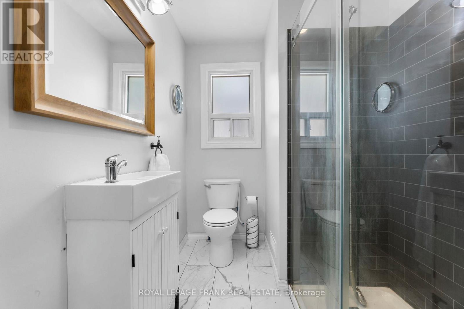 












73 PINE STREET

,
Peterborough Central (South),




Ontario
K9J5A6

