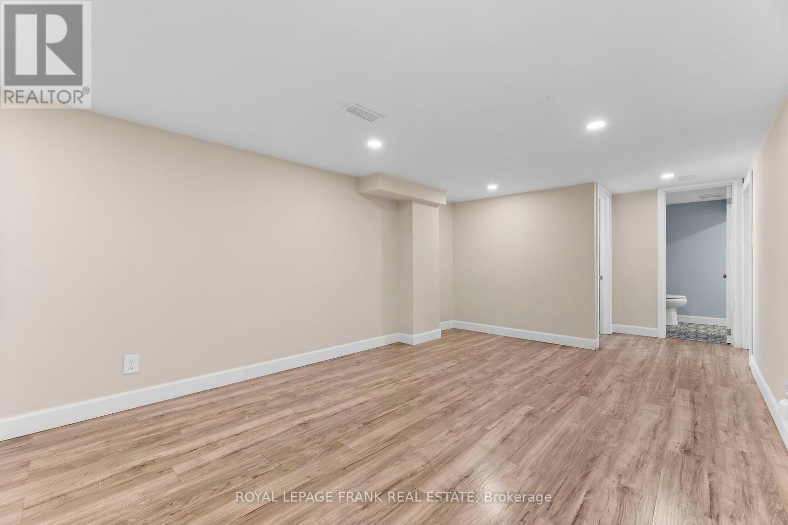 












73 PINE STREET

,
Peterborough Central (South),




Ontario
K9J5A6

