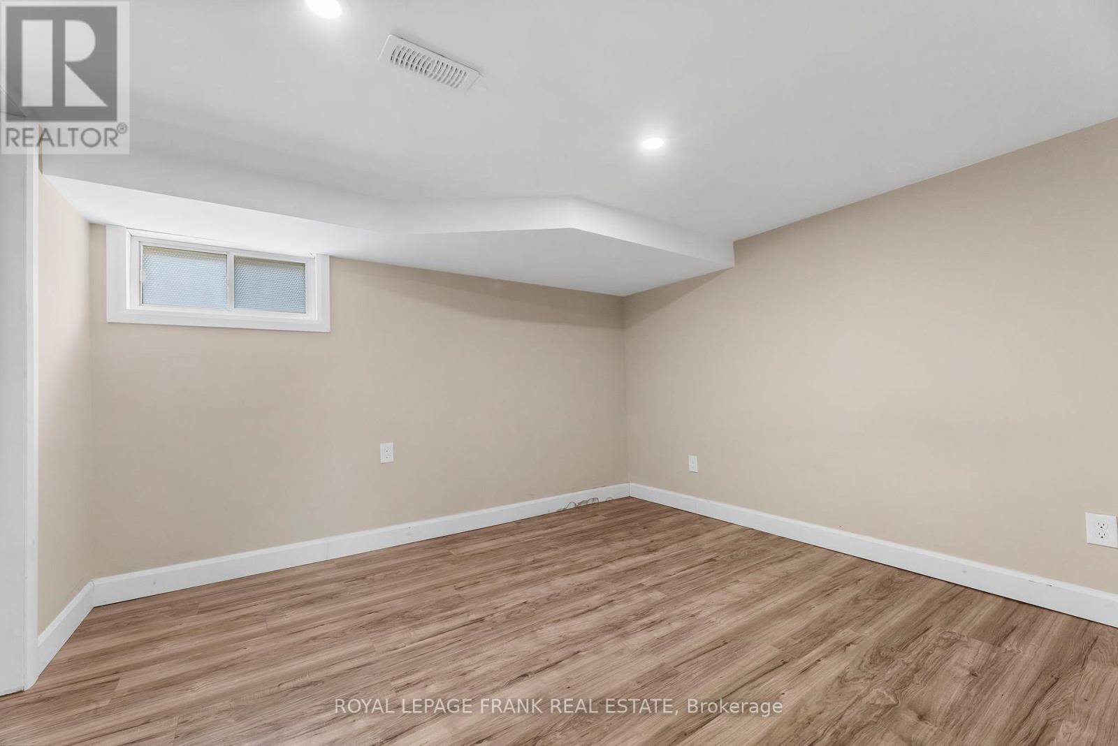 












73 PINE STREET

,
Peterborough Central (South),




Ontario
K9J5A6

