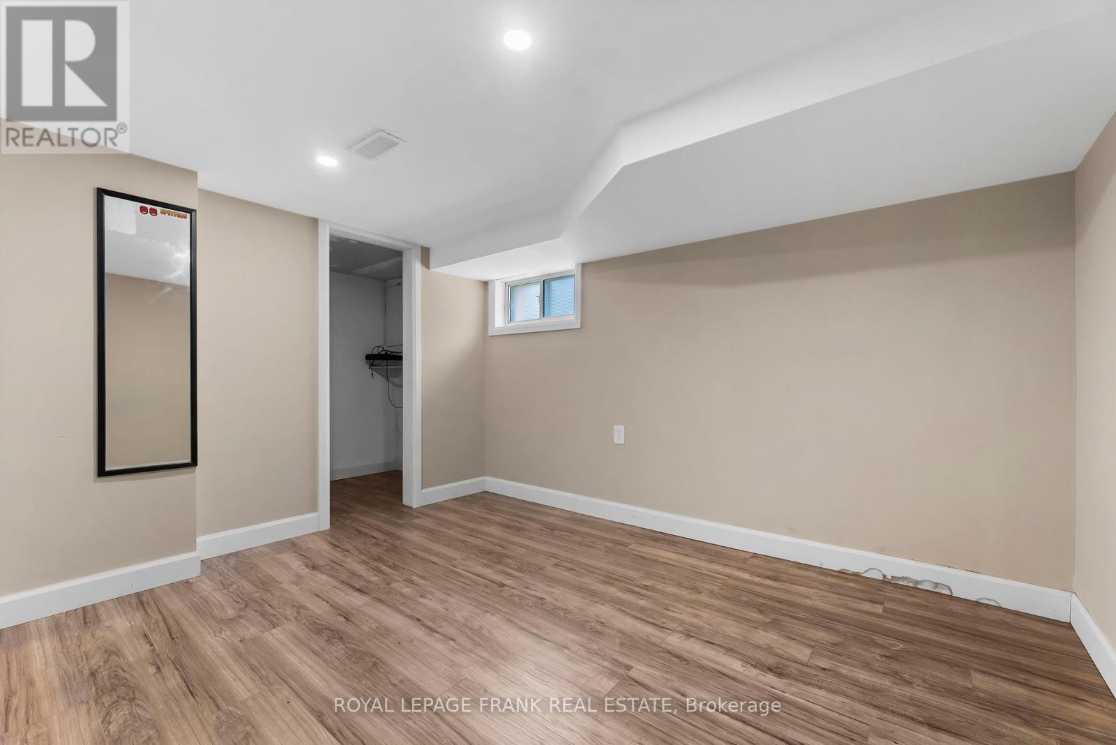 












73 PINE STREET

,
Peterborough Central (South),




Ontario
K9J5A6

