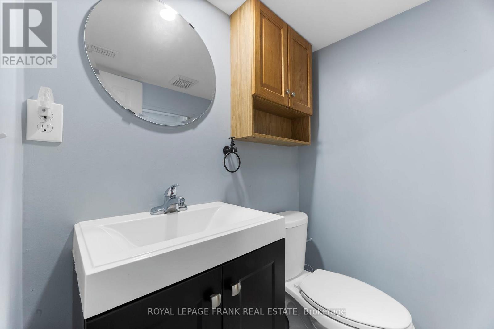 












73 PINE STREET

,
Peterborough Central (South),




Ontario
K9J5A6

