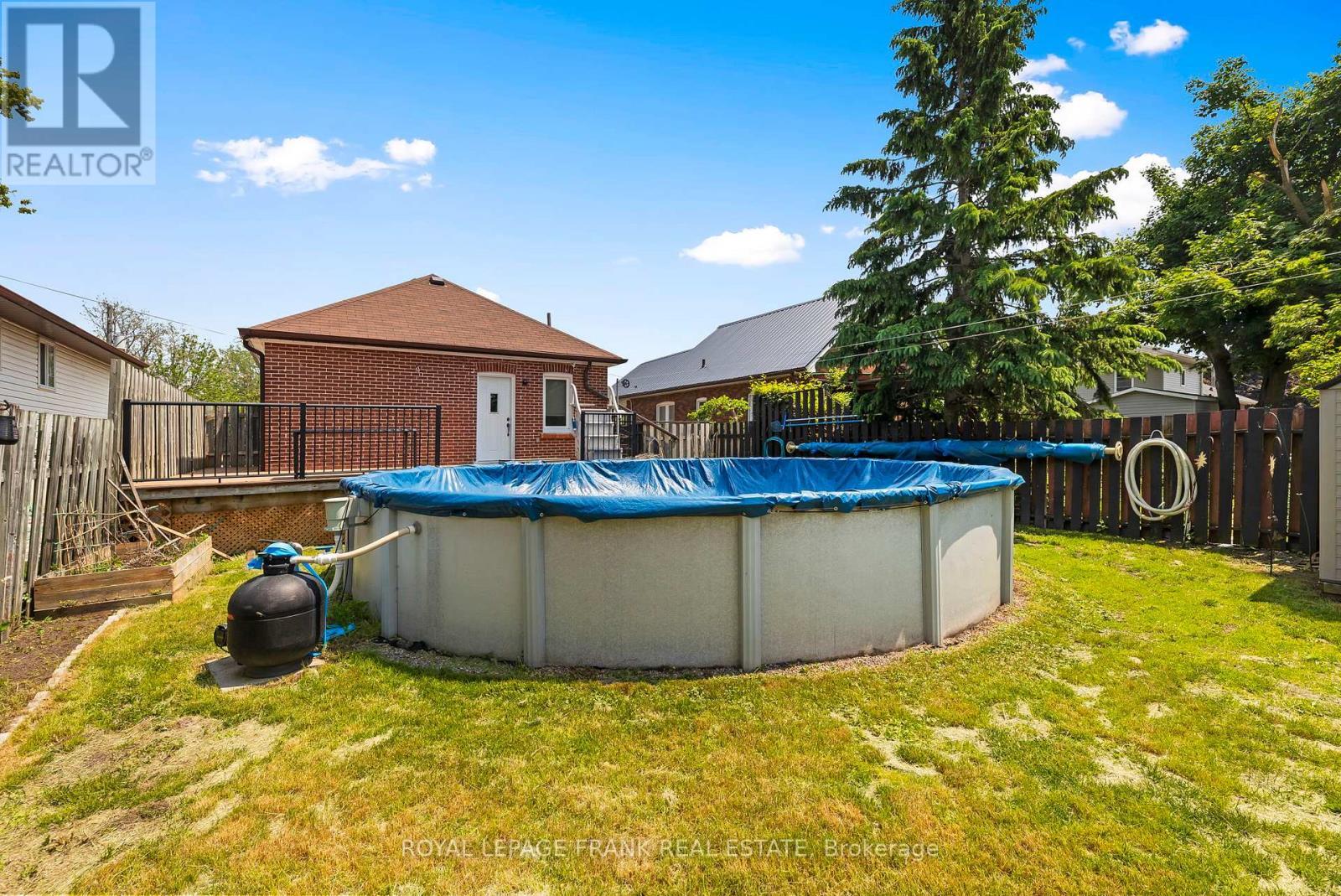 












73 PINE STREET

,
Peterborough Central (South),




Ontario
K9J5A6

