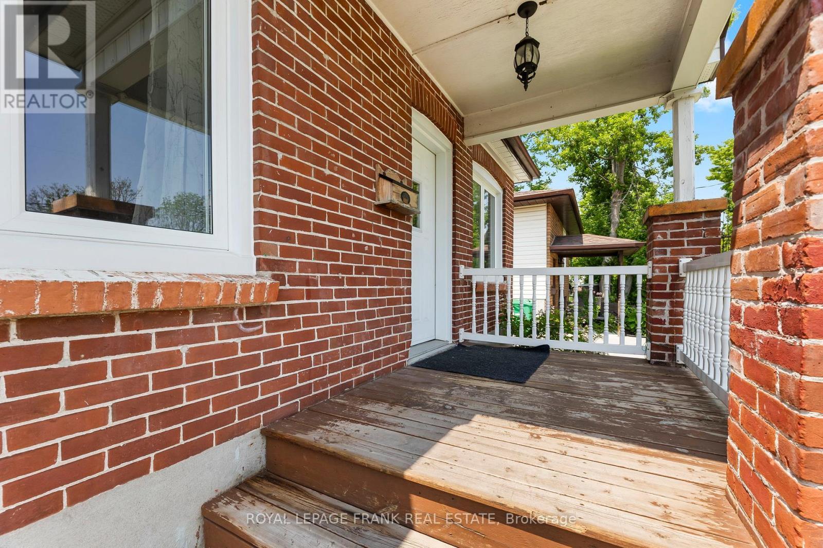 












73 PINE STREET

,
Peterborough Central (South),




Ontario
K9J5A6

