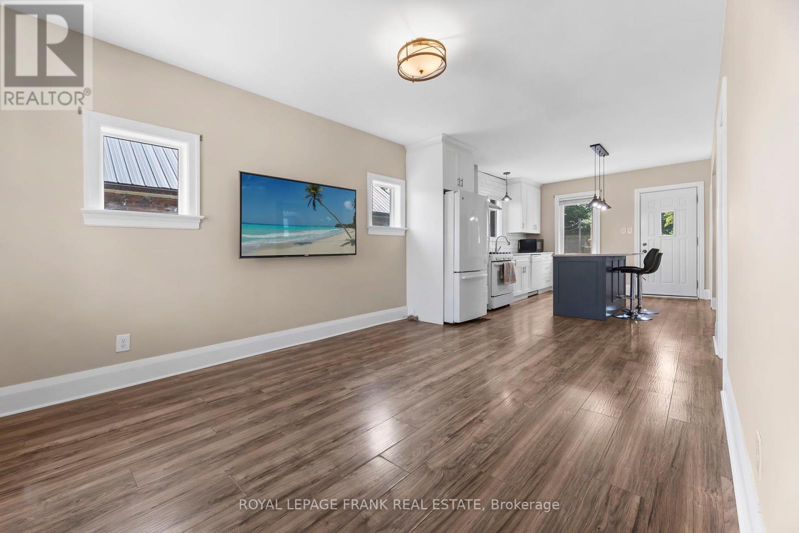 












73 PINE STREET

,
Peterborough Central (South),




Ontario
K9J5A6

