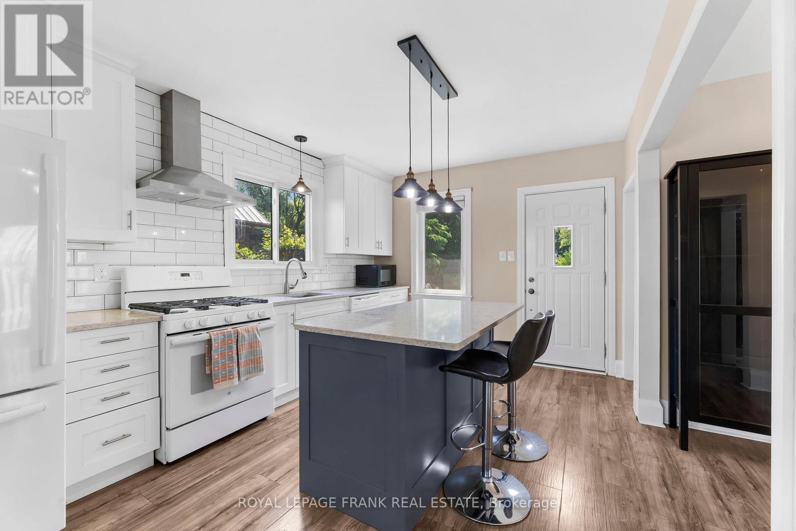 












73 PINE STREET

,
Peterborough Central (South),




Ontario
K9J5A6

