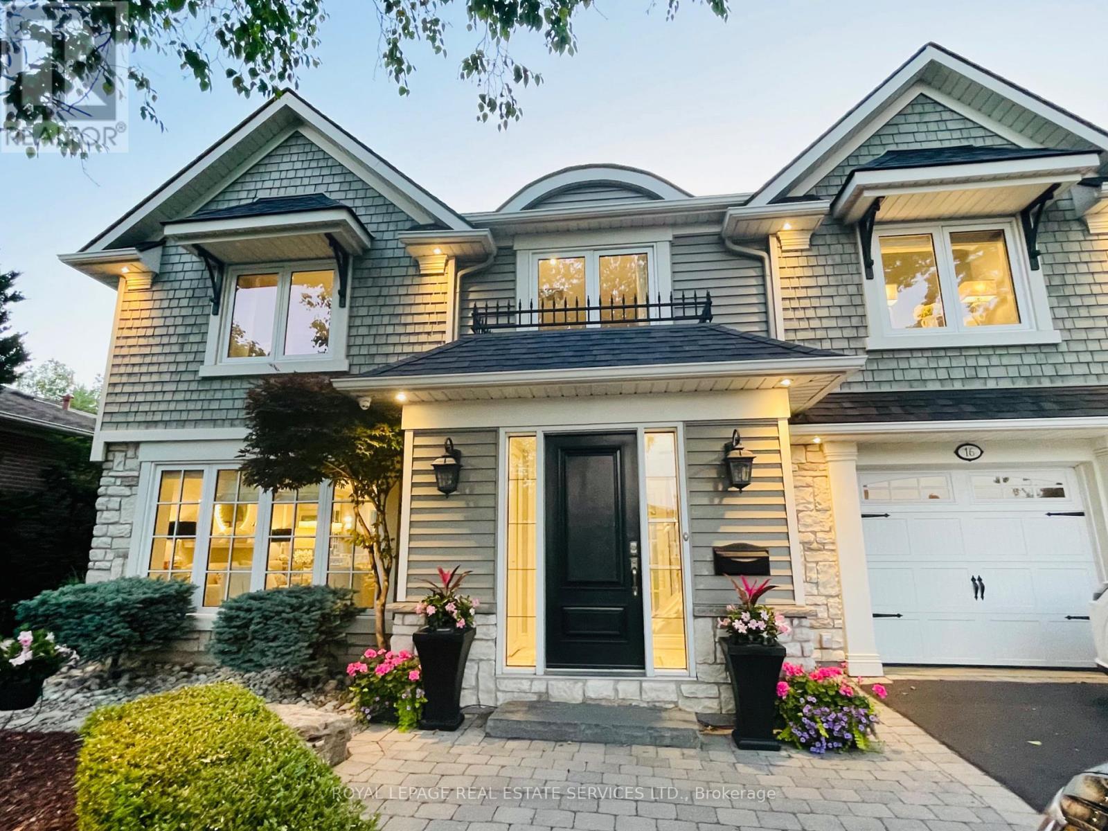 












16 FERNDALE CRESCENT

,
Brampton,




Ontario
L6W1E9

