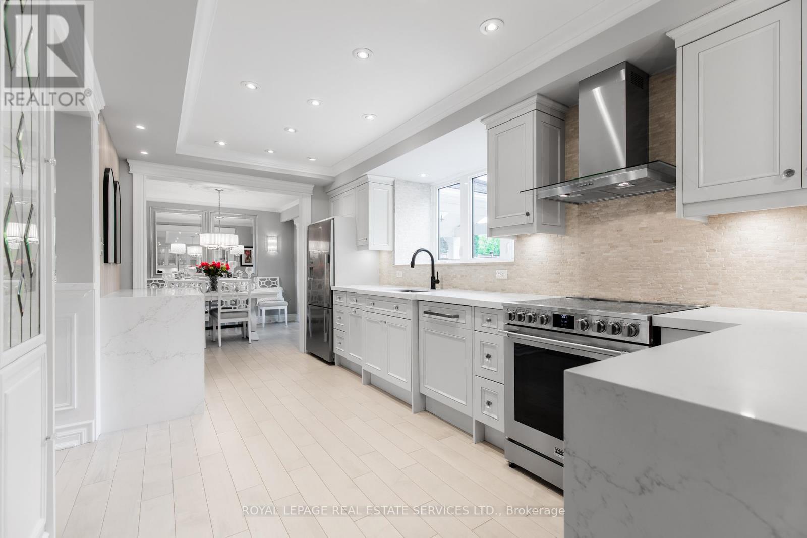 












16 FERNDALE CRESCENT

,
Brampton,




Ontario
L6W1E9

