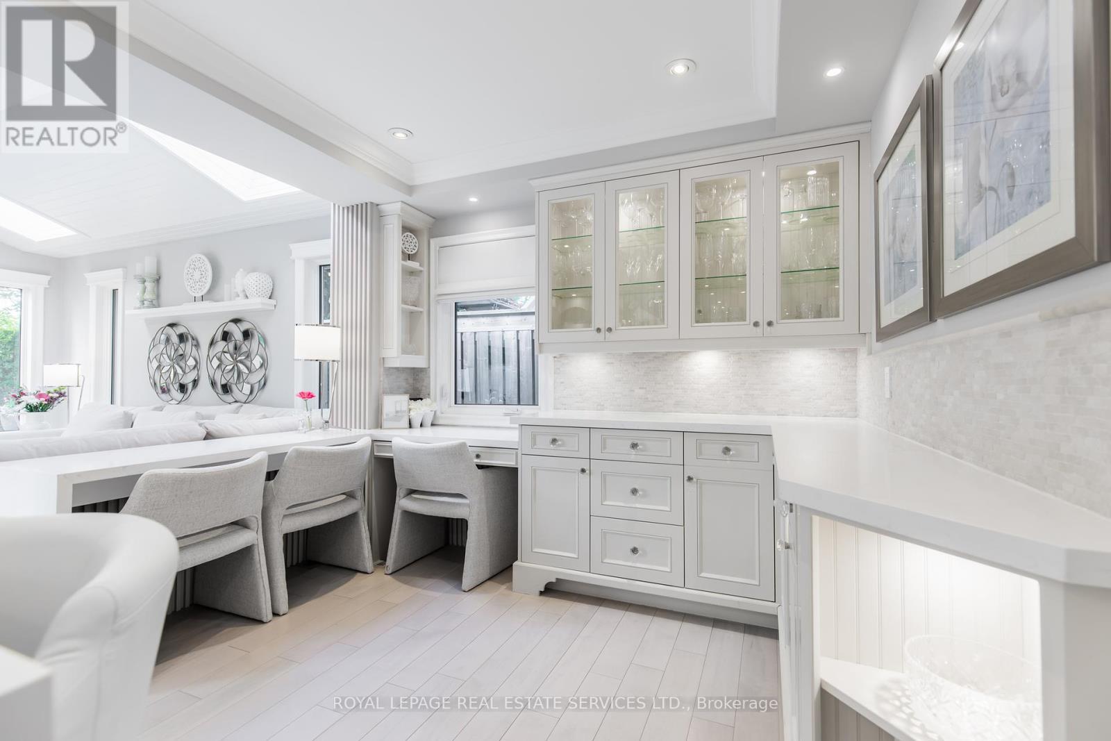 












16 FERNDALE CRESCENT

,
Brampton,




Ontario
L6W1E9

