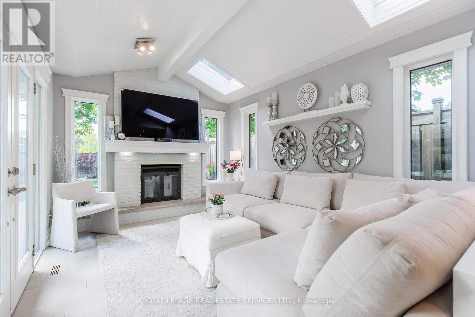 












16 FERNDALE CRESCENT

,
Brampton,




Ontario
L6W1E9

