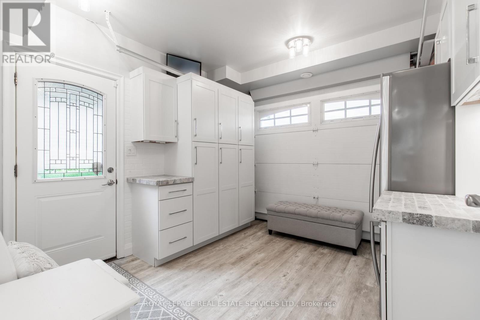 












16 FERNDALE CRESCENT

,
Brampton,




Ontario
L6W1E9

