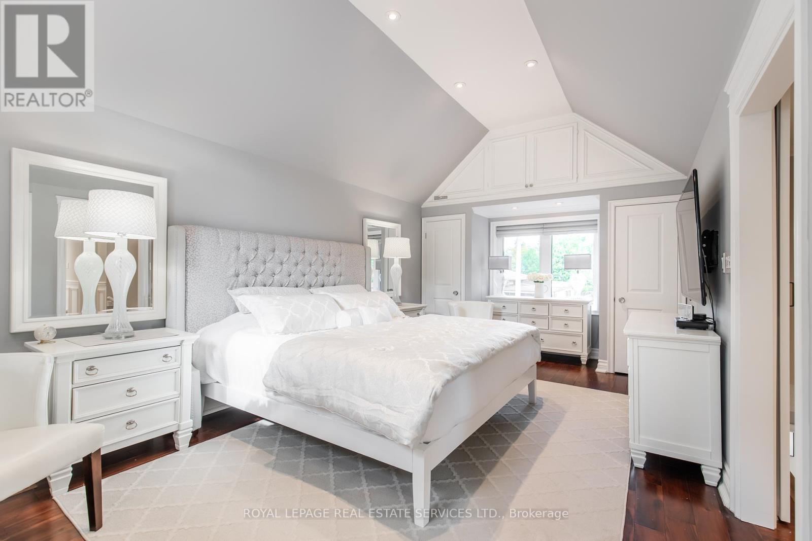 












16 FERNDALE CRESCENT

,
Brampton,




Ontario
L6W1E9

