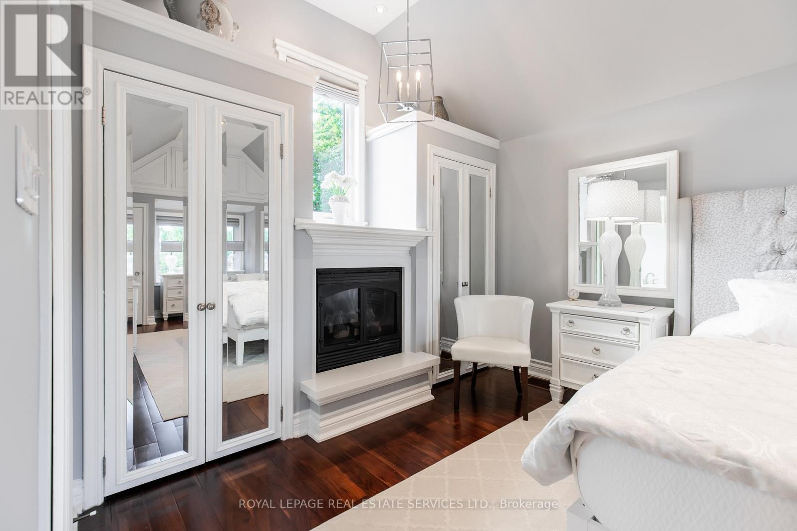 












16 FERNDALE CRESCENT

,
Brampton,




Ontario
L6W1E9

