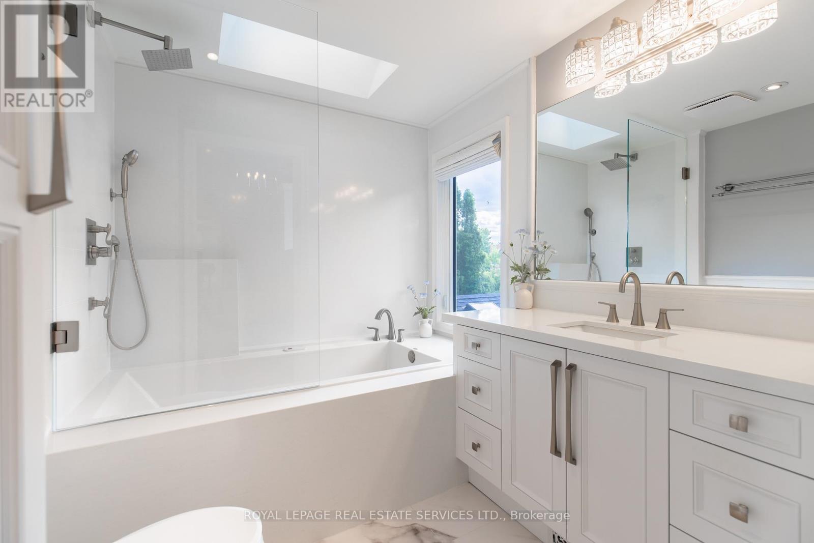












16 FERNDALE CRESCENT

,
Brampton,




Ontario
L6W1E9

