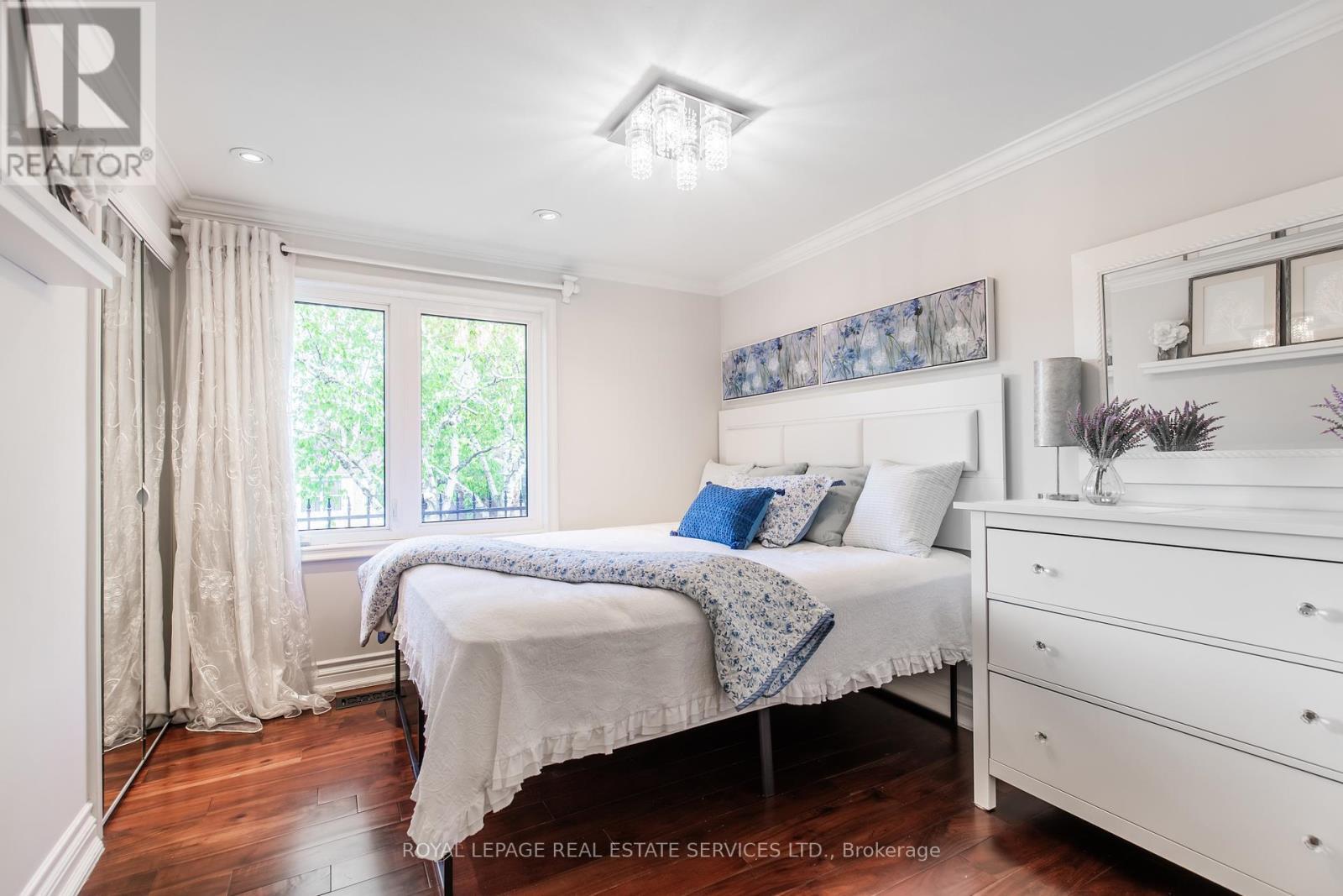 












16 FERNDALE CRESCENT

,
Brampton,




Ontario
L6W1E9

