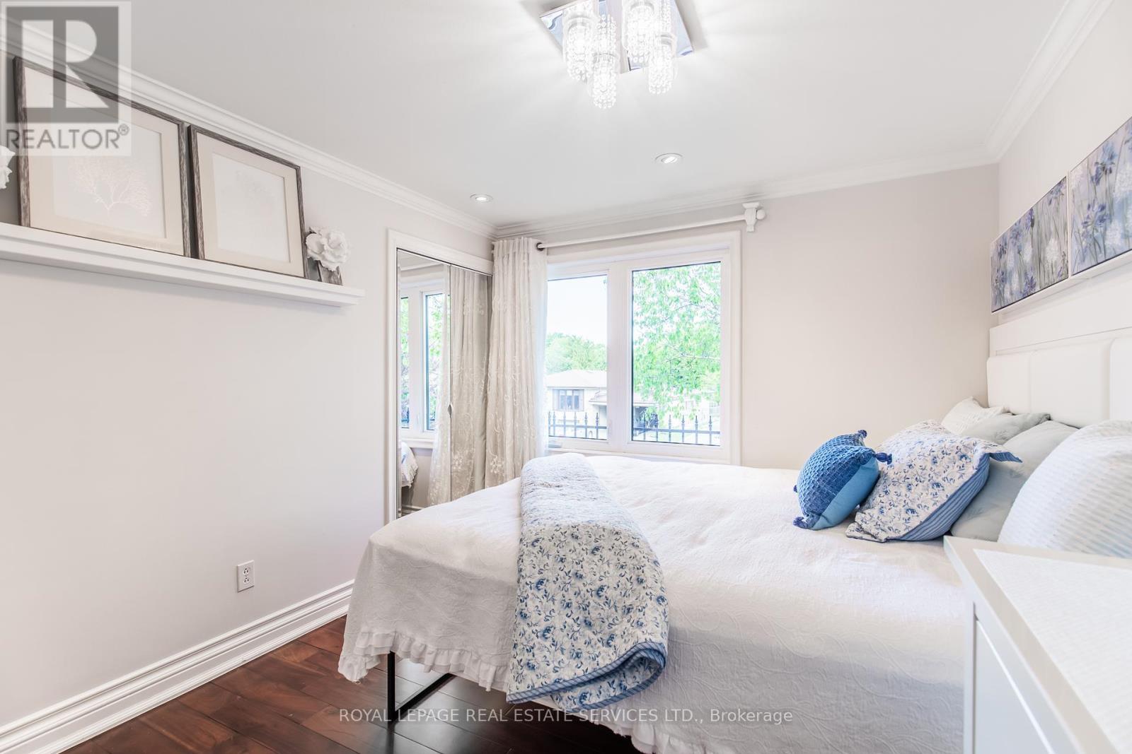 












16 FERNDALE CRESCENT

,
Brampton,




Ontario
L6W1E9

