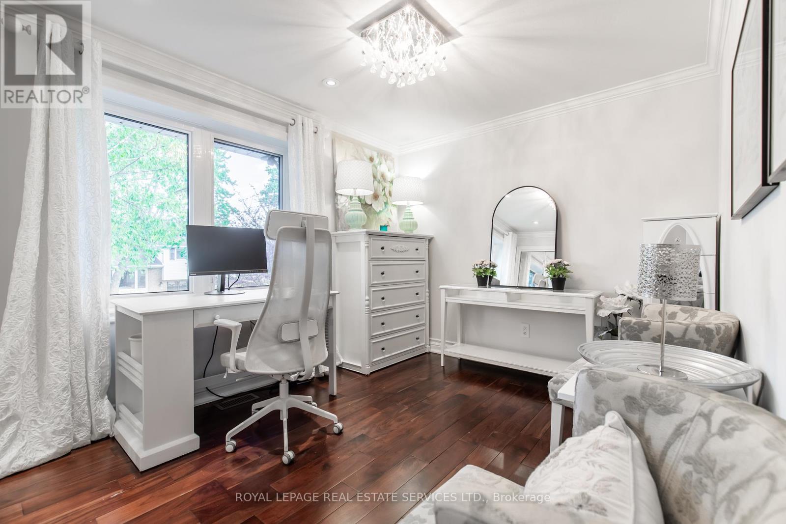 












16 FERNDALE CRESCENT

,
Brampton,




Ontario
L6W1E9

