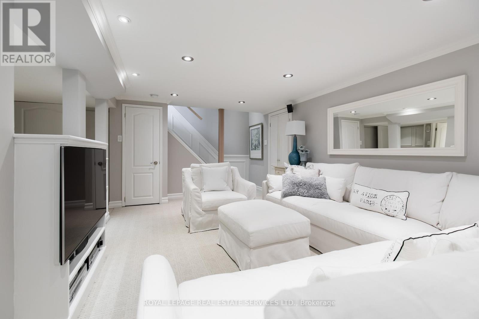 












16 FERNDALE CRESCENT

,
Brampton,




Ontario
L6W1E9

