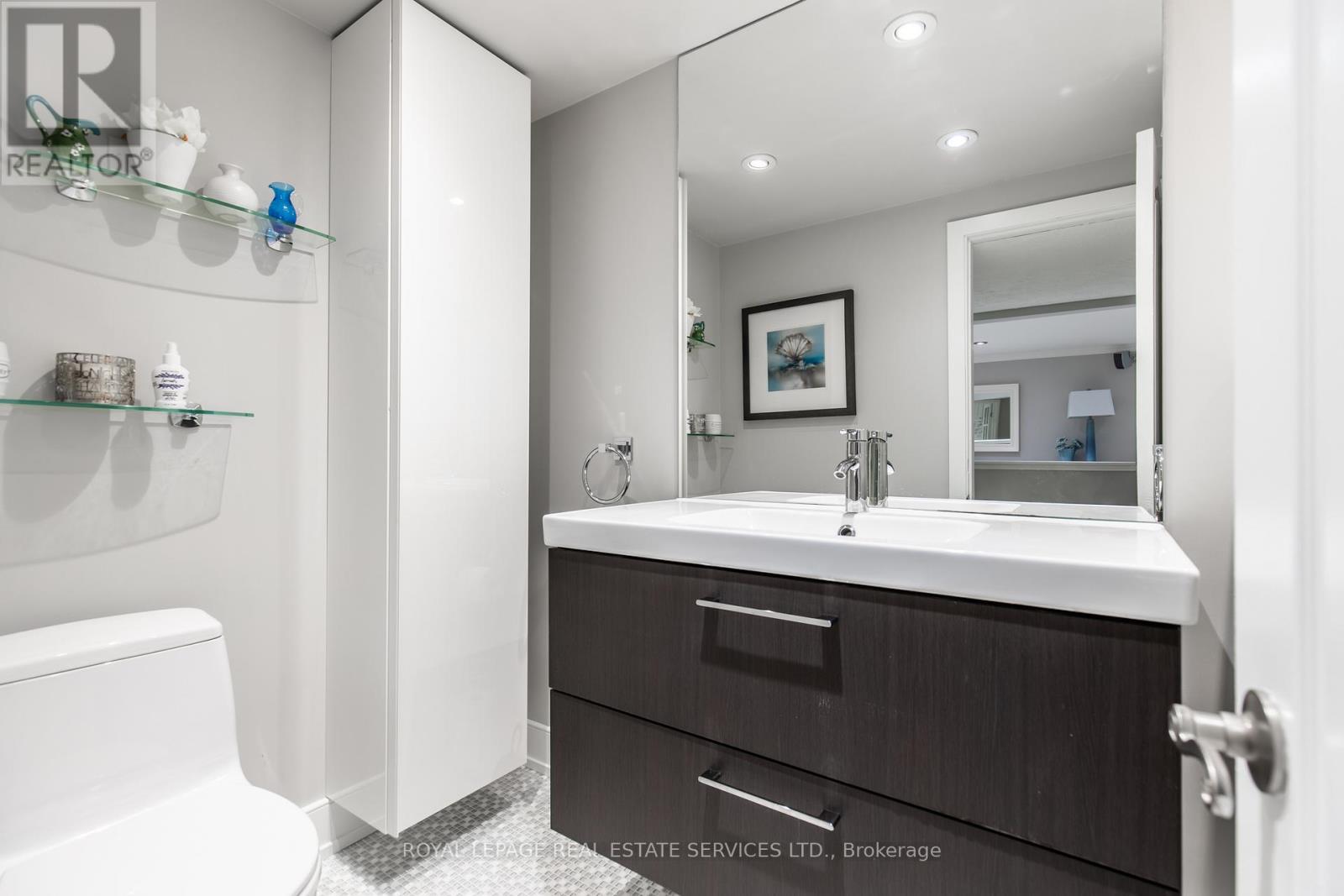 












16 FERNDALE CRESCENT

,
Brampton,




Ontario
L6W1E9

