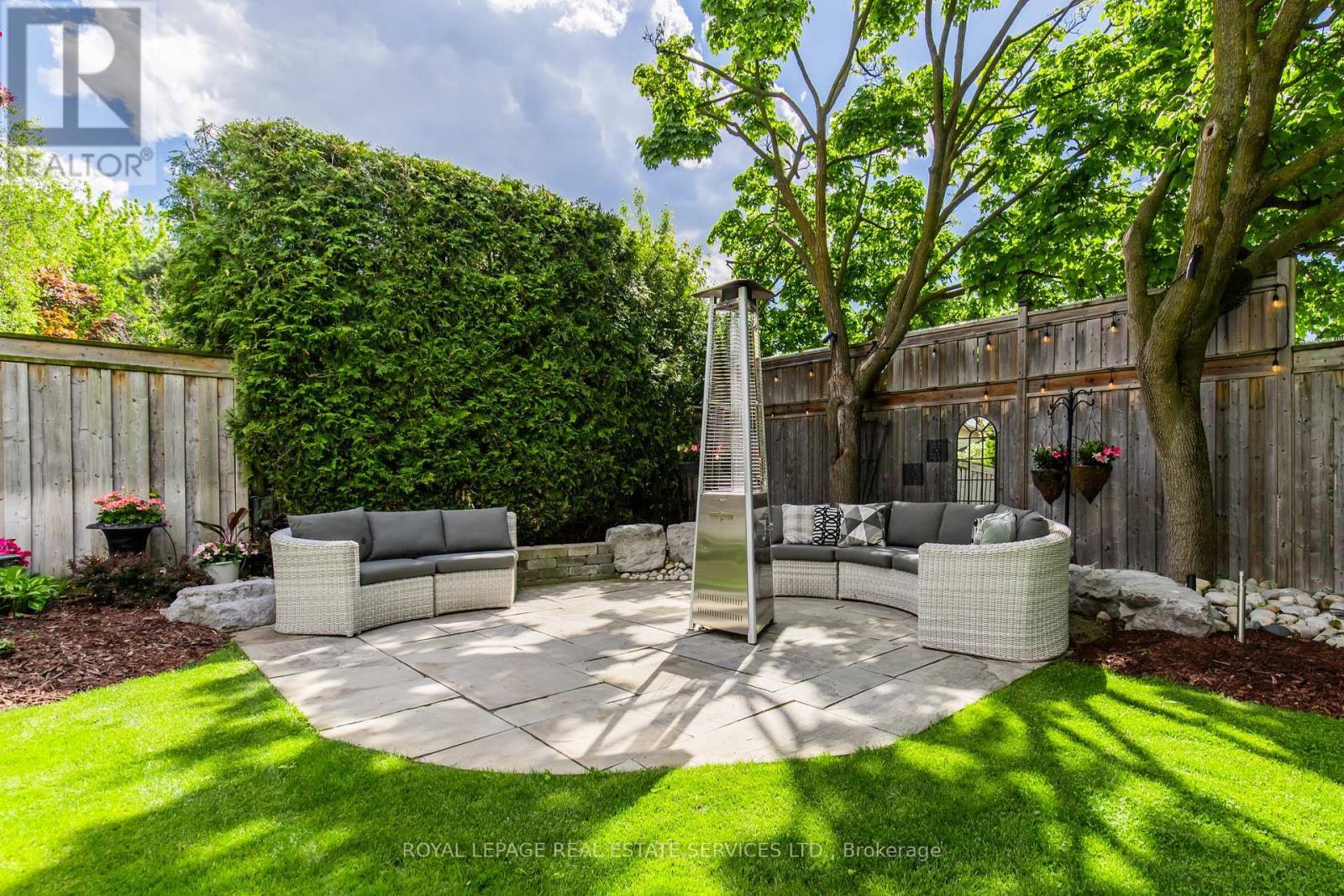 












16 FERNDALE CRESCENT

,
Brampton,




Ontario
L6W1E9

