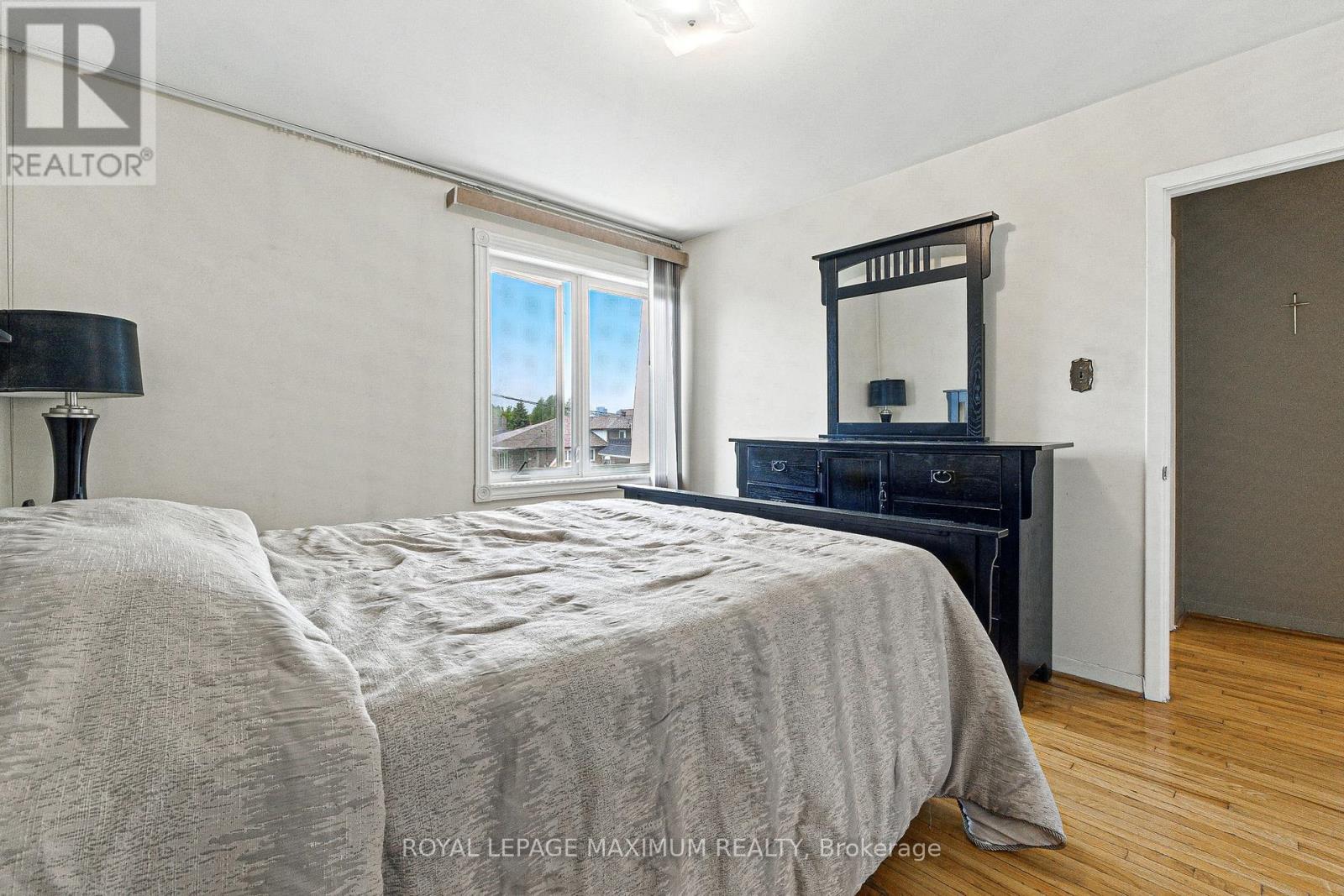 












32 FENNIMORE CRESCENT

,
Toronto,




Ontario
M3N1G8

