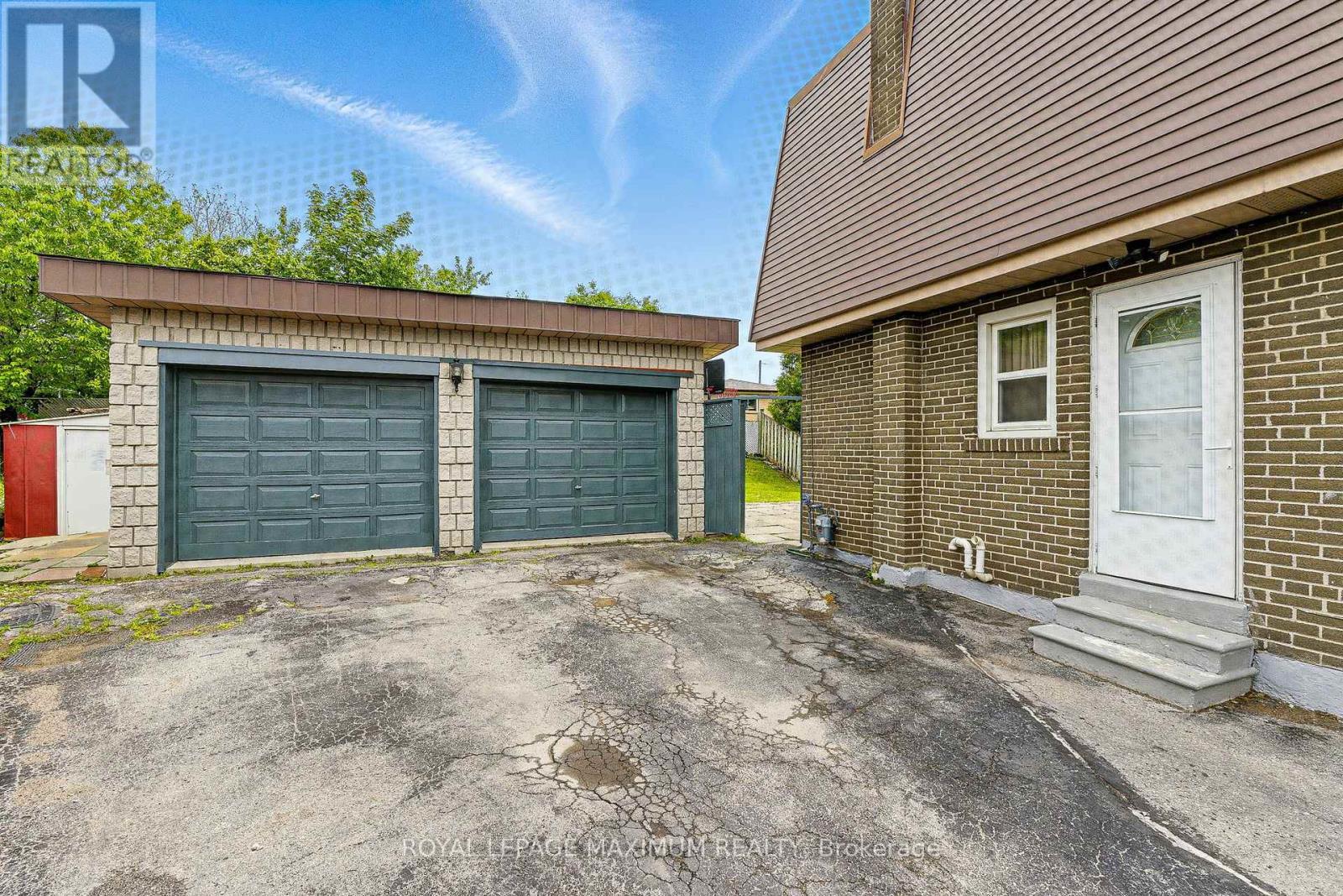 












32 FENNIMORE CRESCENT

,
Toronto,




Ontario
M3N1G8

