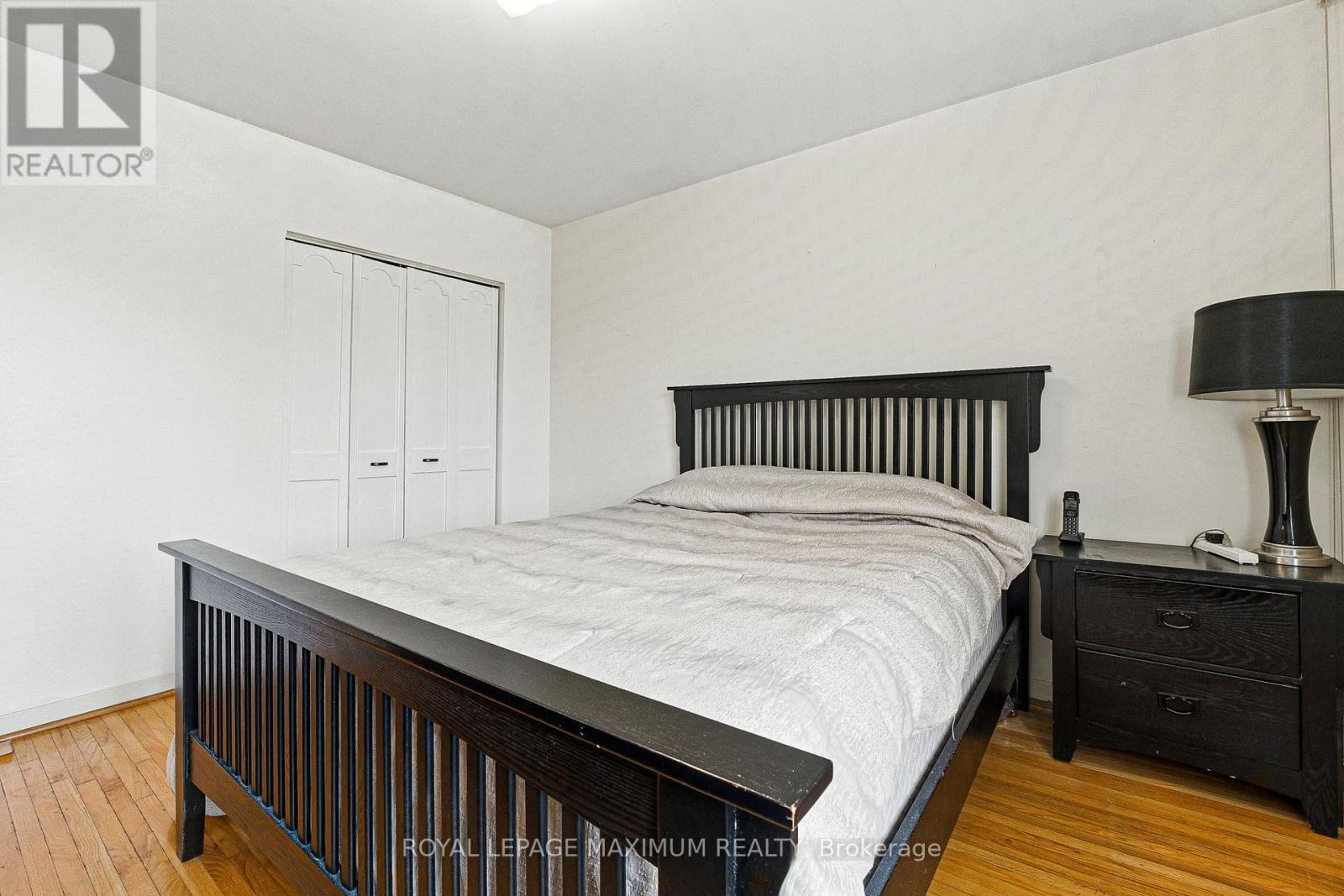 












32 FENNIMORE CRESCENT

,
Toronto,




Ontario
M3N1G8

