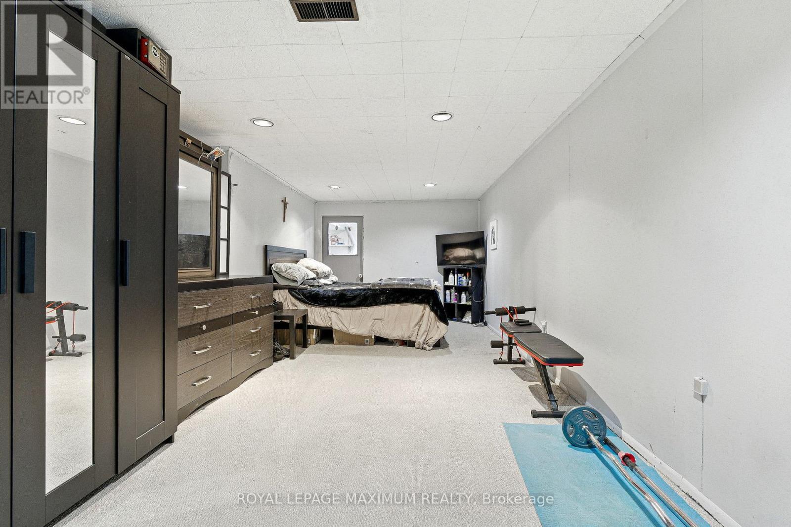 












32 FENNIMORE CRESCENT

,
Toronto,




Ontario
M3N1G8

