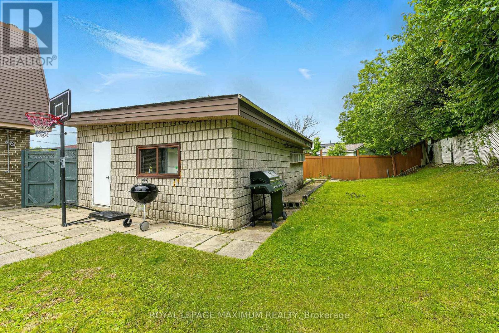 












32 FENNIMORE CRESCENT

,
Toronto,




Ontario
M3N1G8

