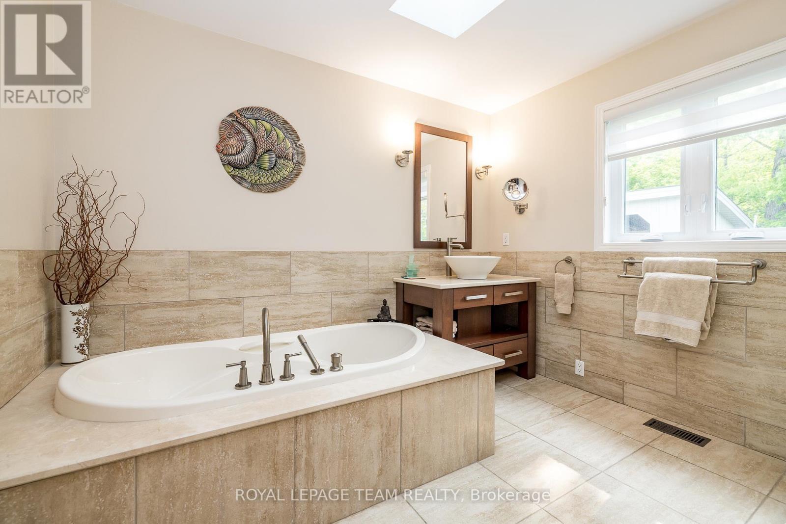 












164A DEANS ISLAND ROAD

,
Rideau Lakes,




Ontario
K0G1E0

