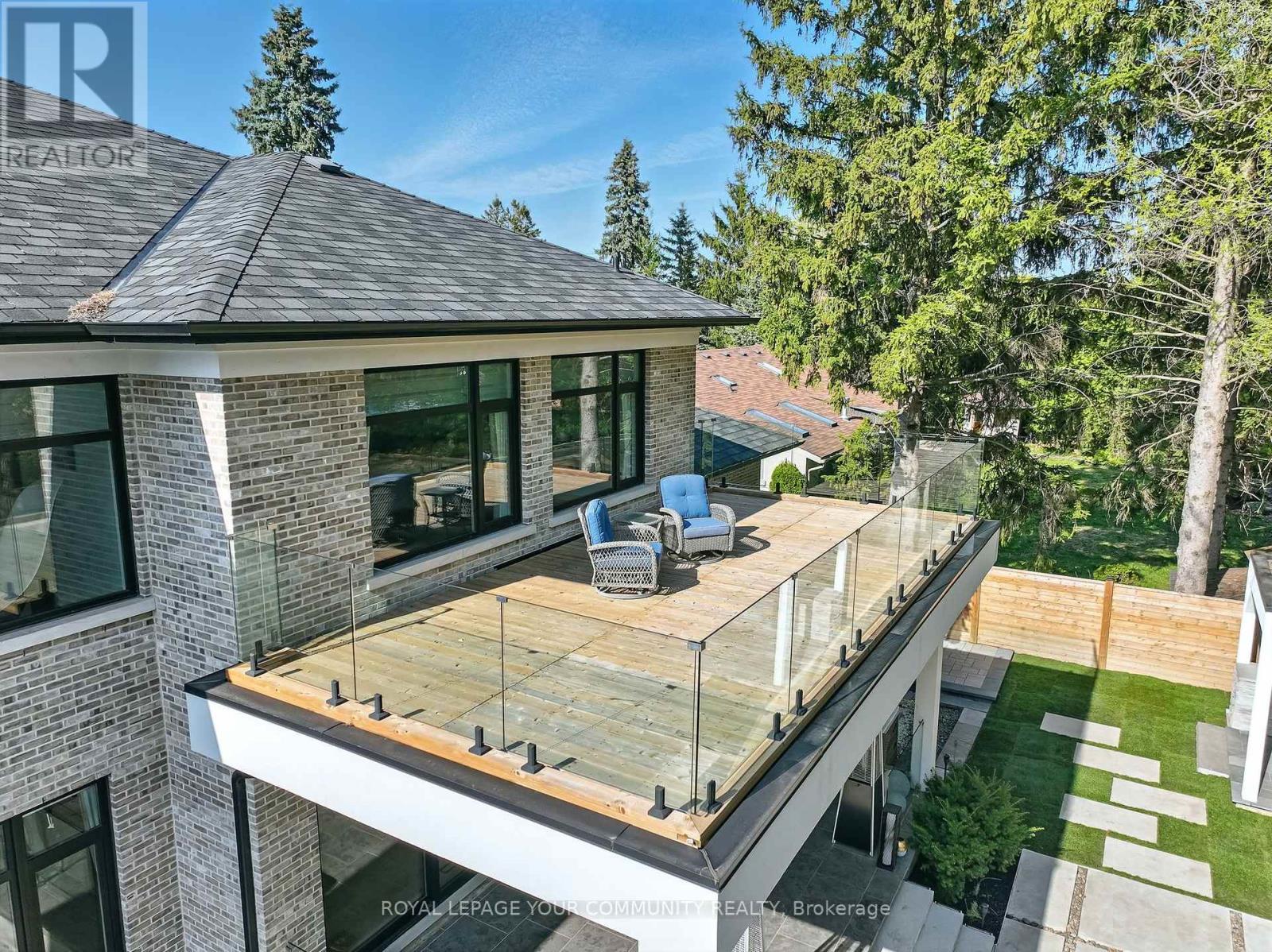 












115 PATRICIA DRIVE

,
King,




Ontario
L7B1H3

