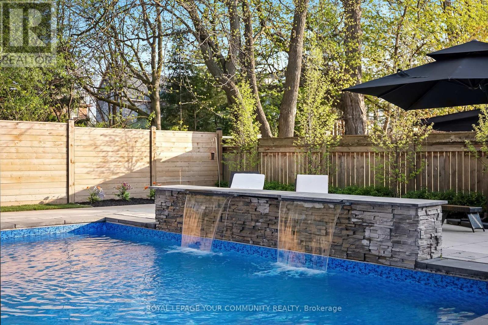 












115 PATRICIA DRIVE

,
King,




Ontario
L7B1H3

