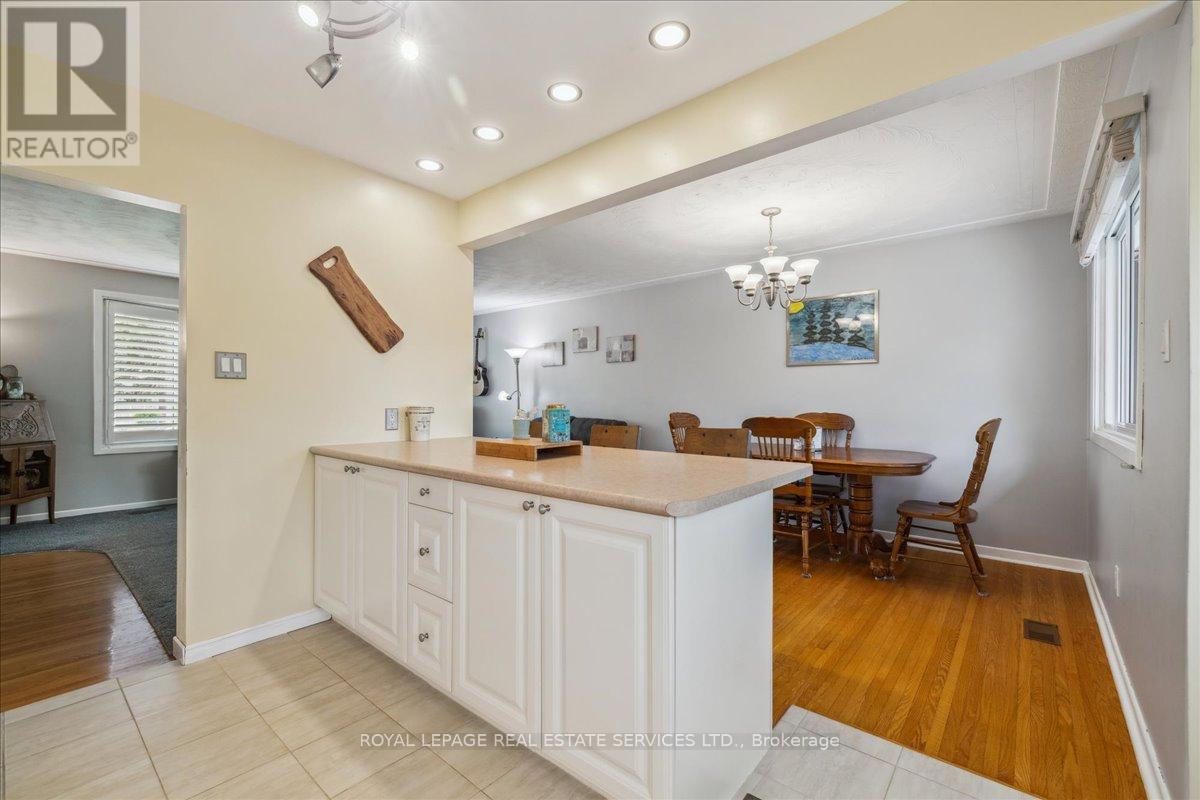 












355 HAMPTON HEATH ROAD

,
Burlington,




Ontario
L7L4R1

