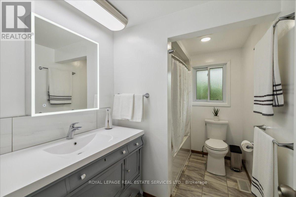 












355 HAMPTON HEATH ROAD

,
Burlington,




Ontario
L7L4R1

