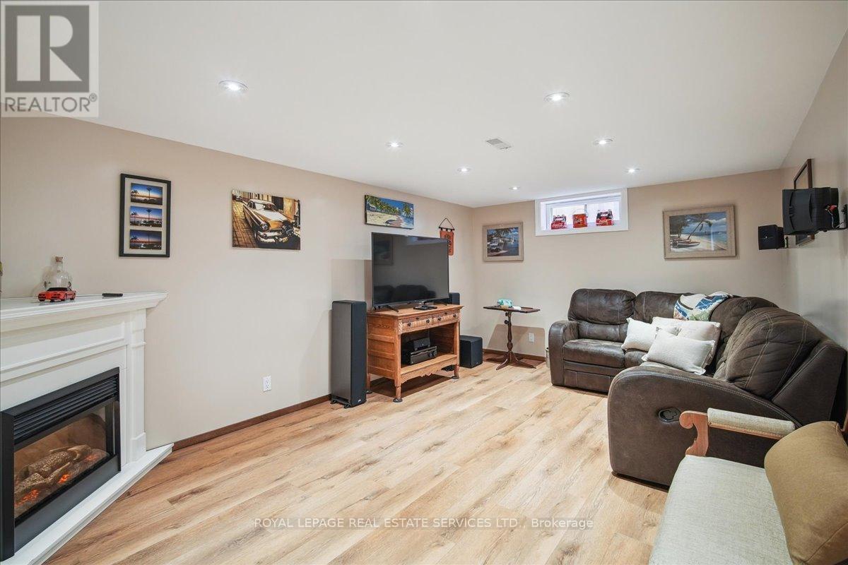 












355 HAMPTON HEATH ROAD

,
Burlington,




Ontario
L7L4R1

