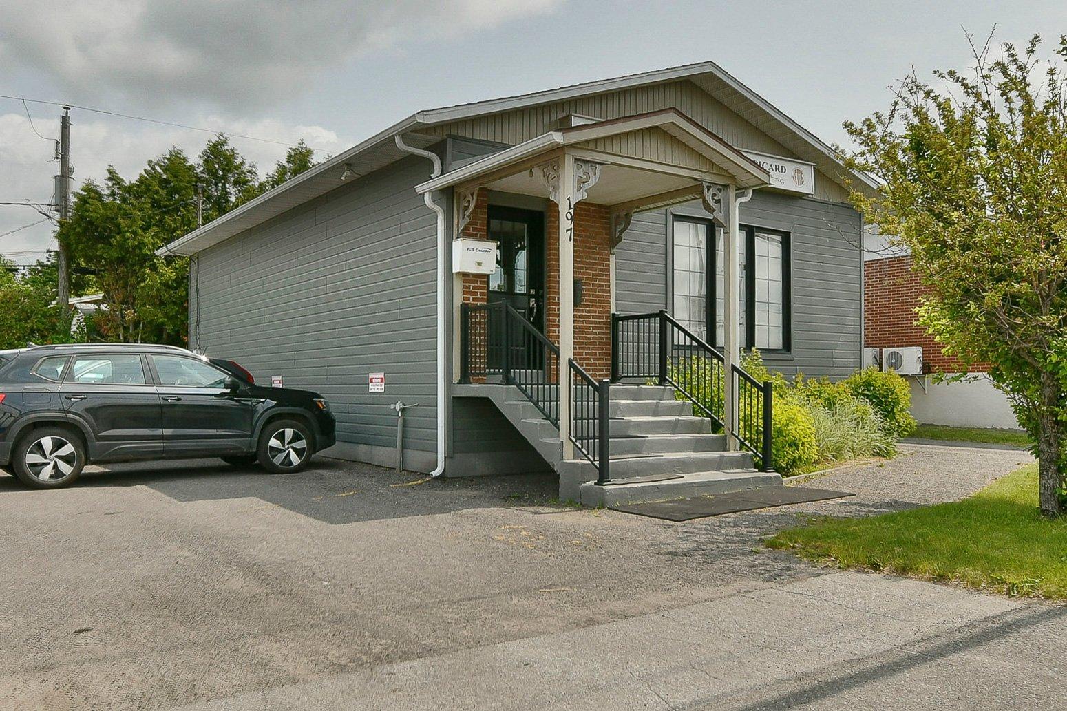 









197


Rue St-Paul

,
Repentigny (Le Gardeur),




QC
J5Z2H9

