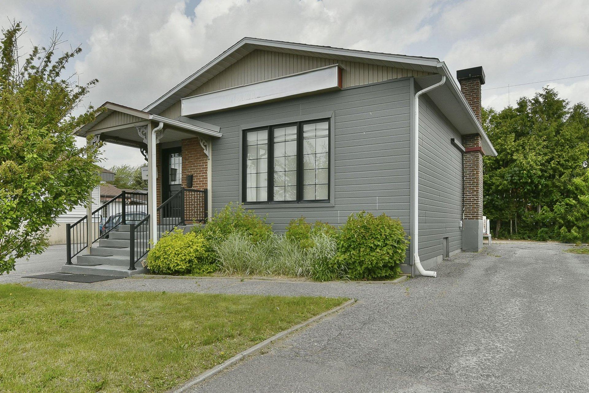 









197


Rue St-Paul

,
Repentigny (Le Gardeur),




QC
J5Z2H9

