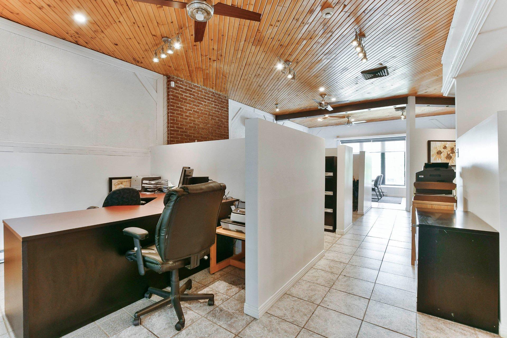 









197


Rue St-Paul

,
Repentigny (Le Gardeur),




QC
J5Z2H9

