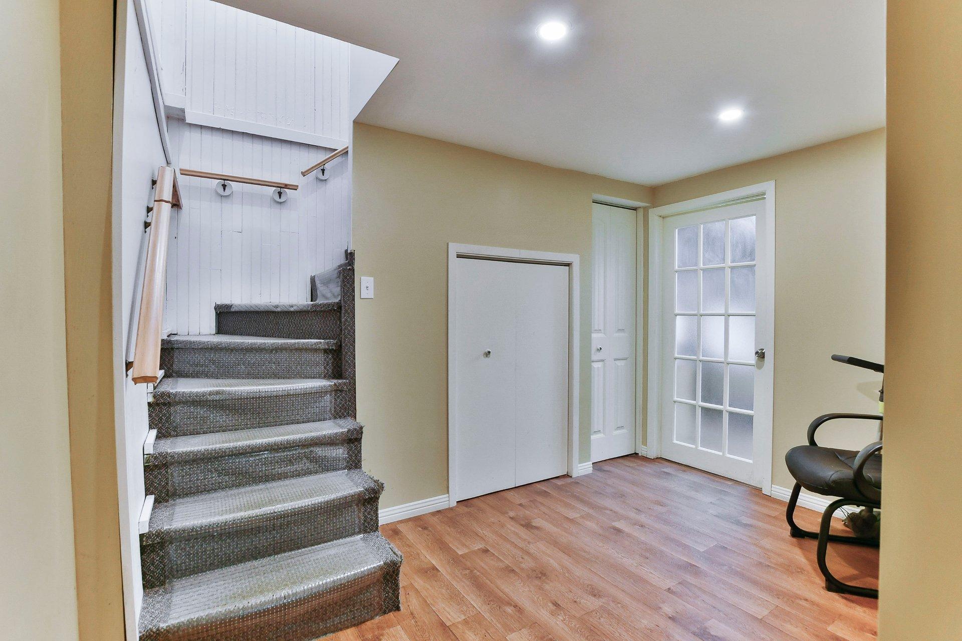 









197


Rue St-Paul

,
Repentigny (Le Gardeur),




QC
J5Z2H9

