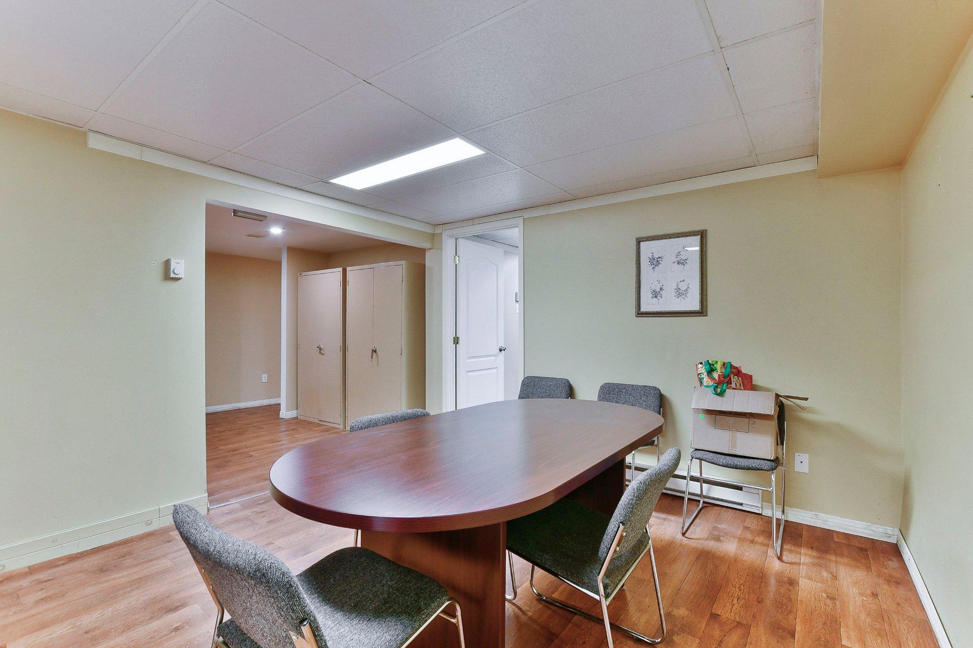 









197


Rue St-Paul

,
Repentigny (Le Gardeur),




QC
J5Z2H9

