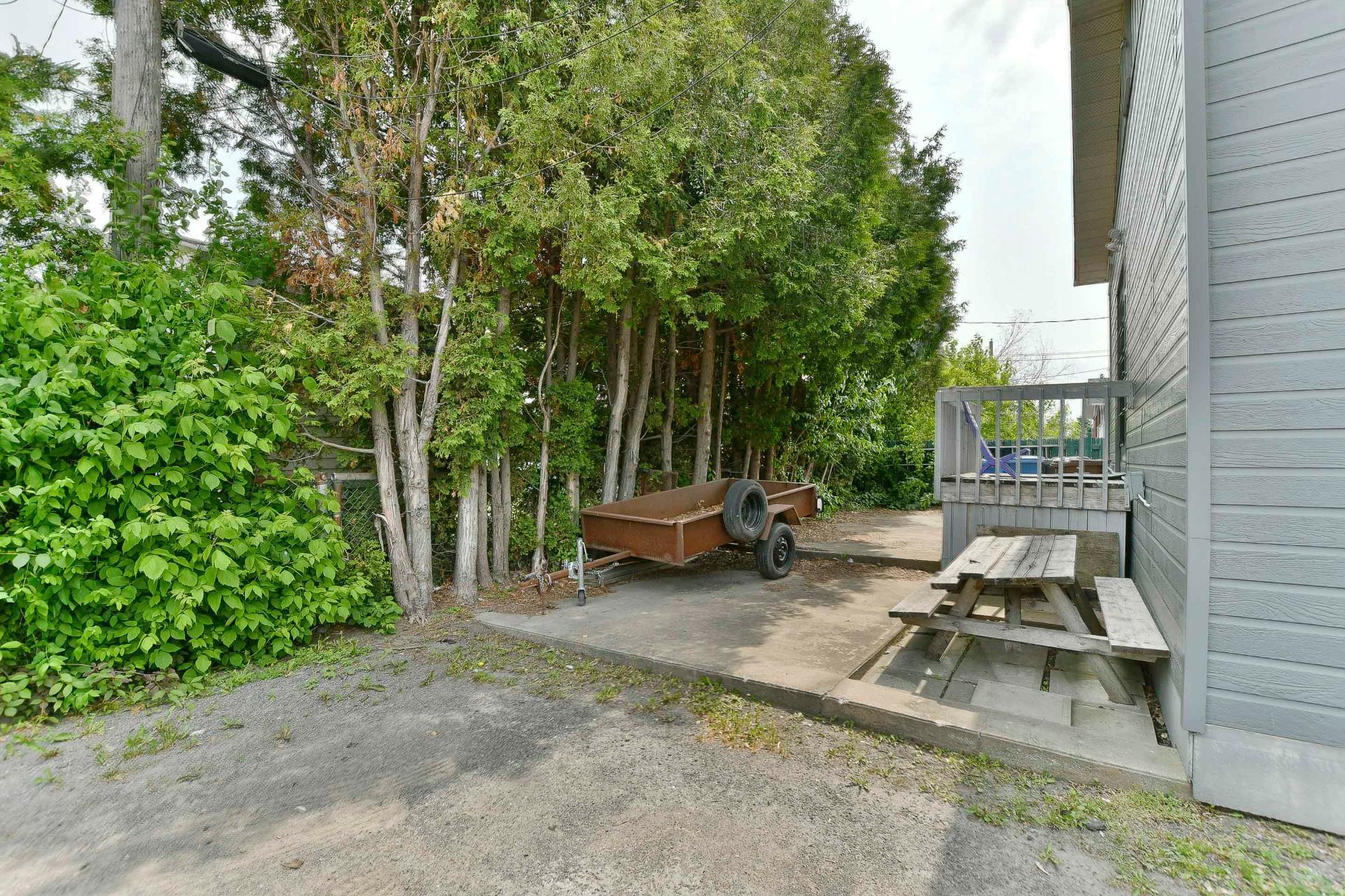 









197


Rue St-Paul

,
Repentigny (Le Gardeur),




QC
J5Z2H9

