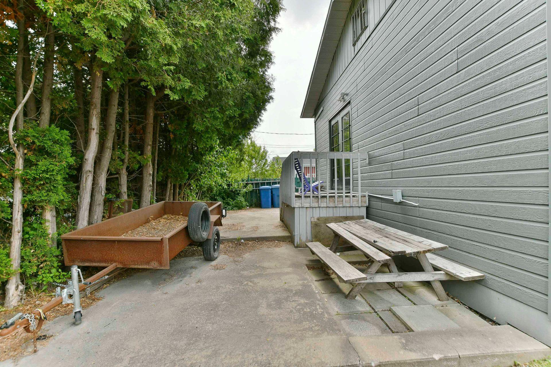 









197


Rue St-Paul

,
Repentigny (Le Gardeur),




QC
J5Z2H9

