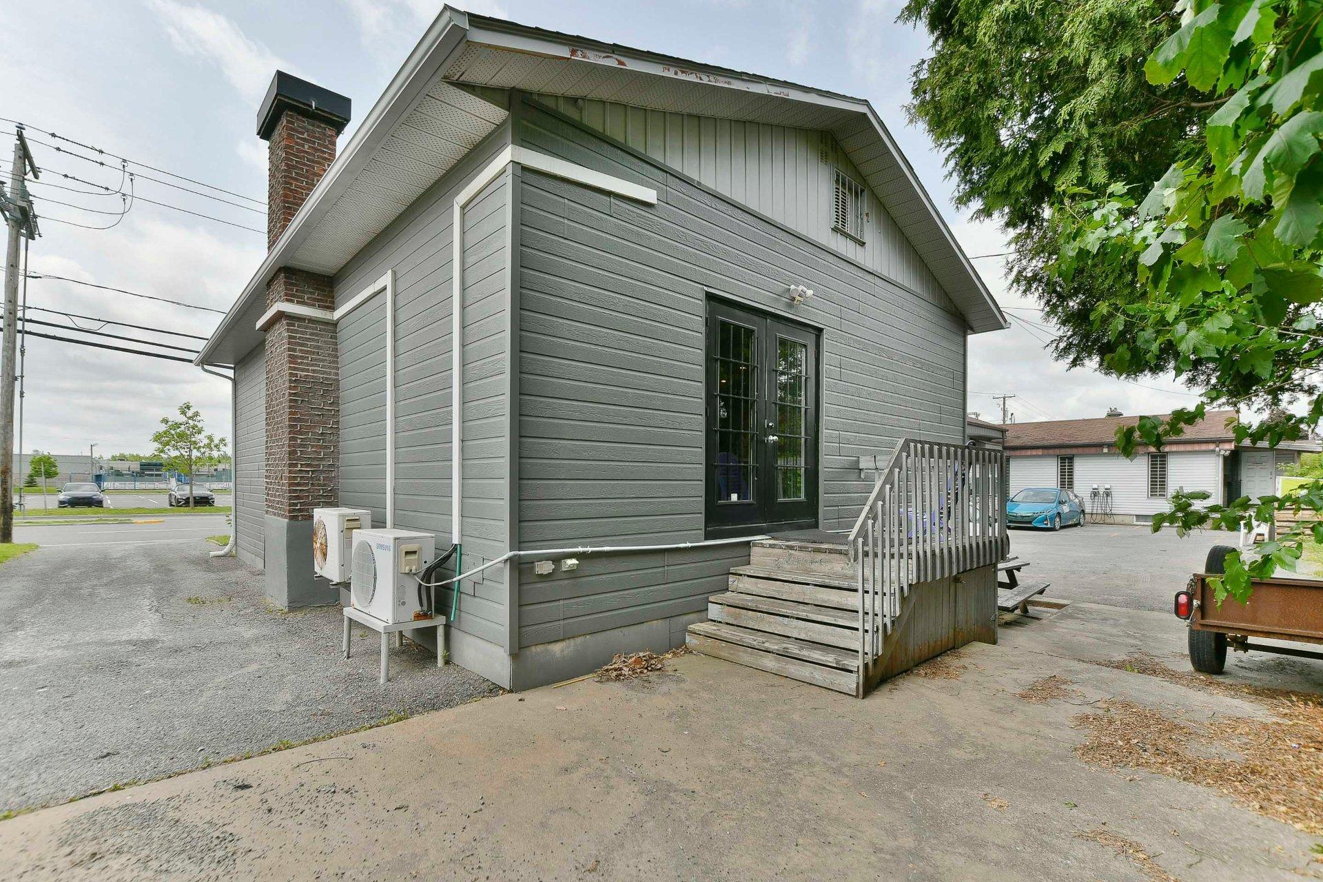 









197


Rue St-Paul

,
Repentigny (Le Gardeur),




QC
J5Z2H9

