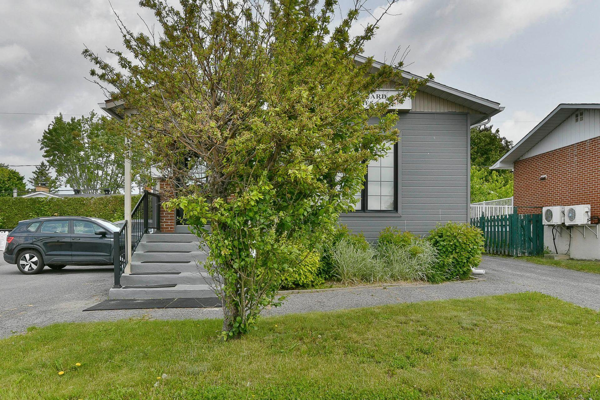 









197


Rue St-Paul

,
Repentigny (Le Gardeur),




QC
J5Z2H9

