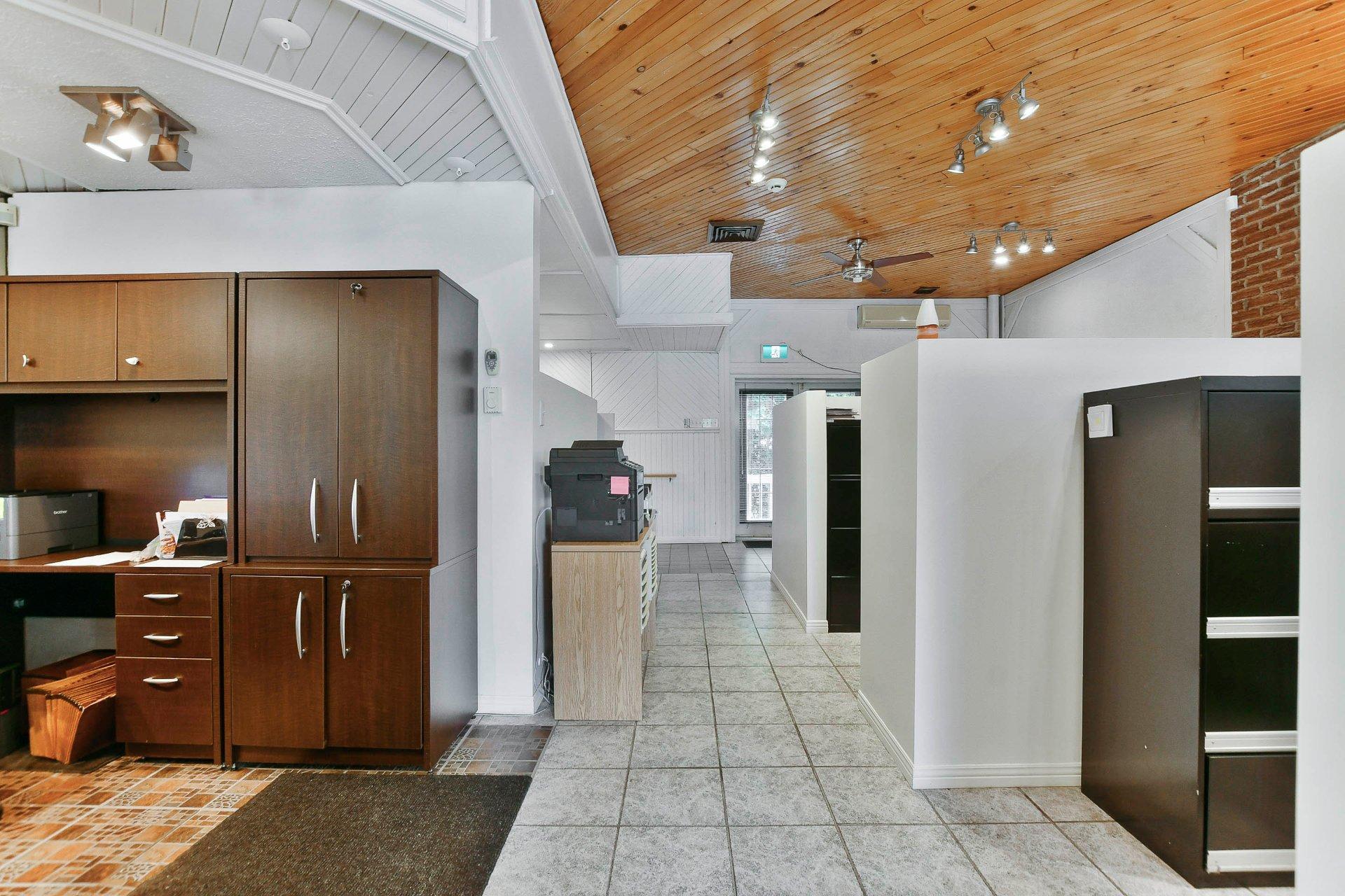 









197


Rue St-Paul

,
Repentigny (Le Gardeur),




QC
J5Z2H9

