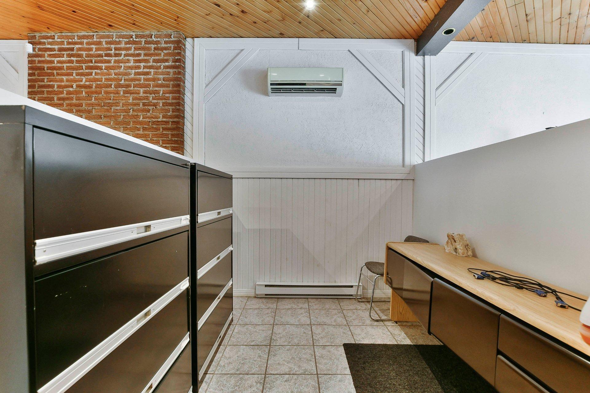 









197


Rue St-Paul

,
Repentigny (Le Gardeur),




QC
J5Z2H9

