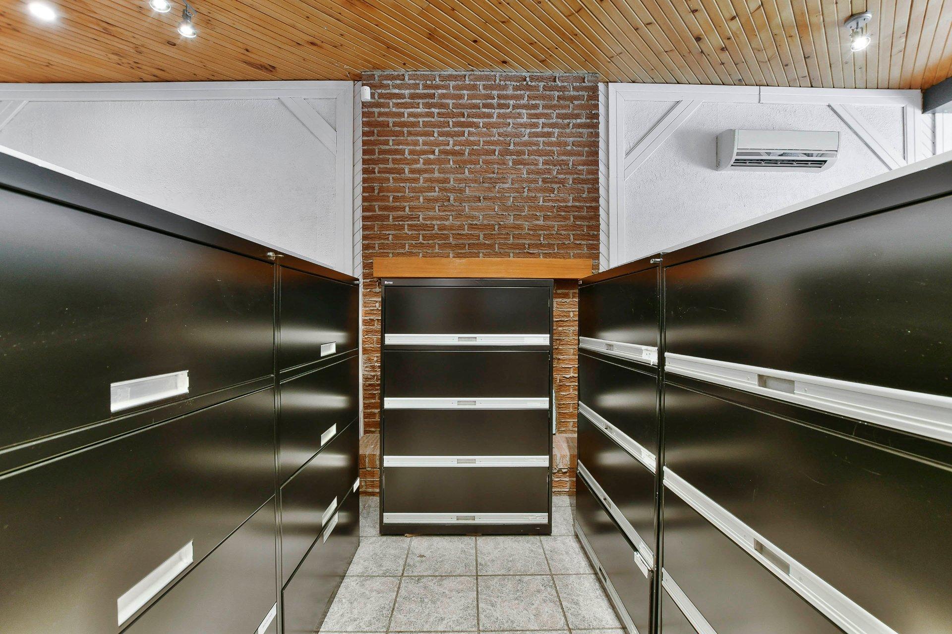 









197


Rue St-Paul

,
Repentigny (Le Gardeur),




QC
J5Z2H9

